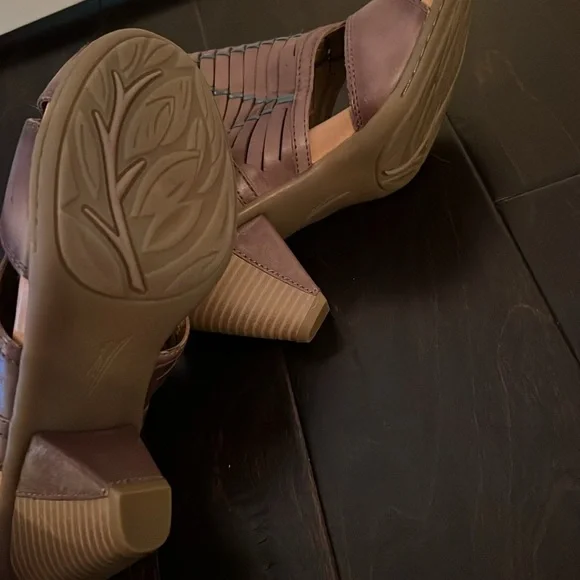 Earth women’s Libra heels - Picture 5 of 10